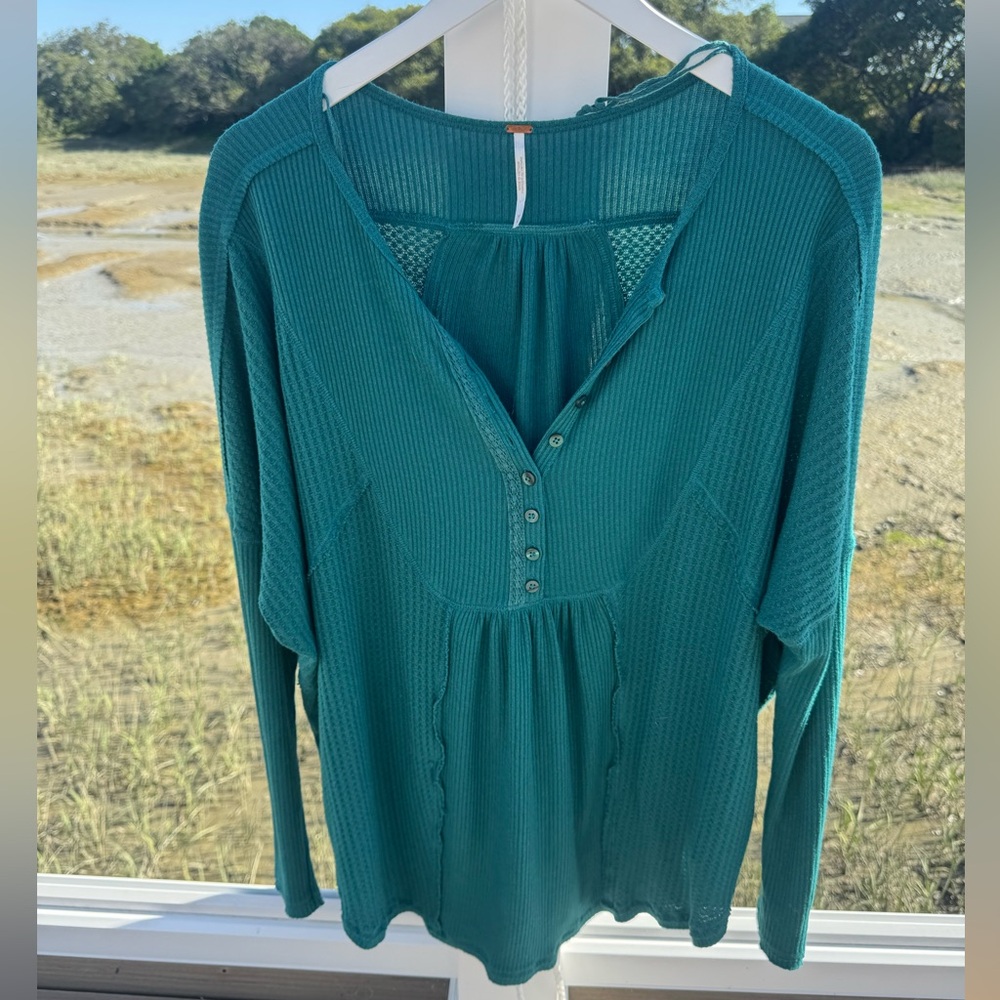 Free People Leo Henley Tee in Evergreen
